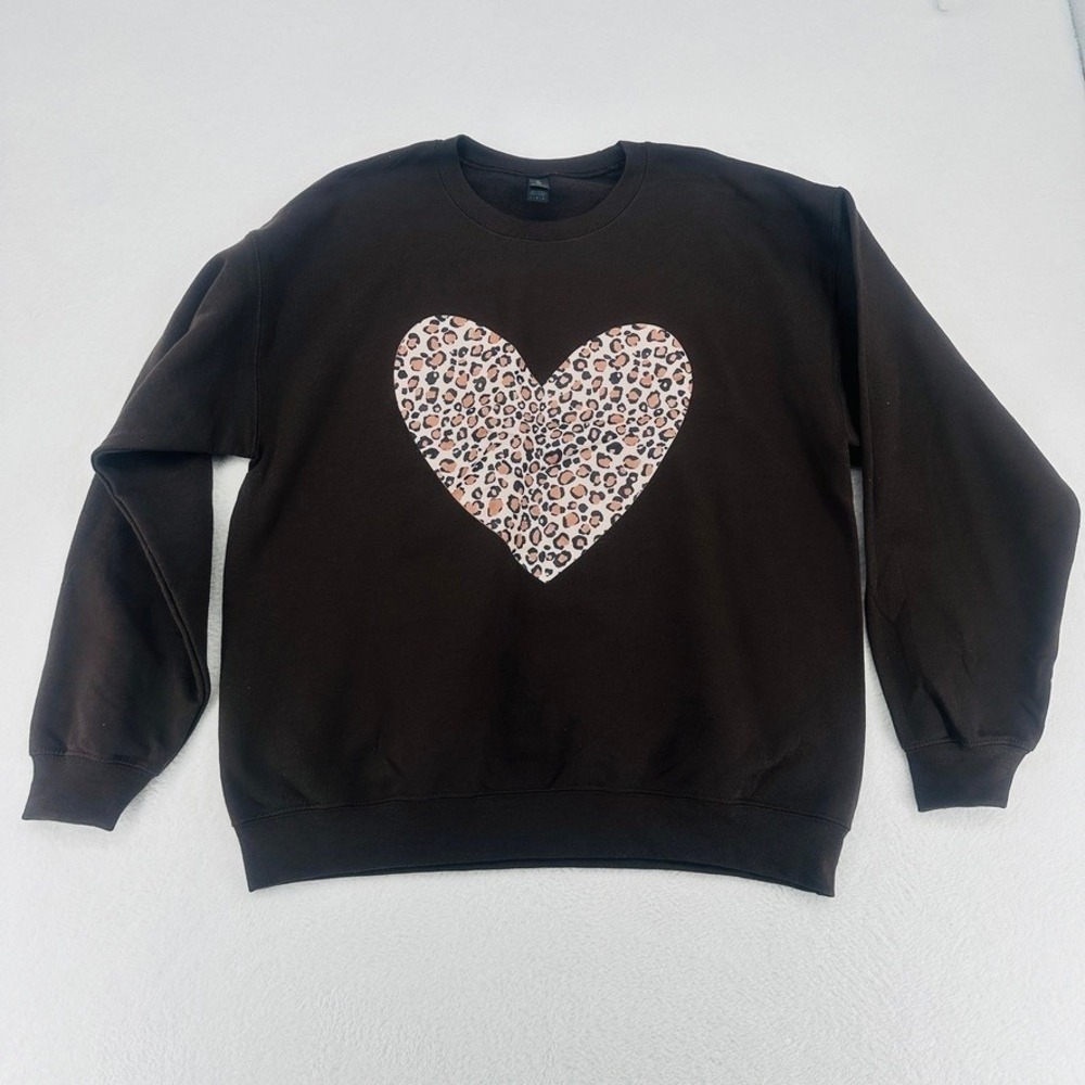 Leopard‎ Heart Graphic Sweatshirt Brown Crewneck Size XL NWOT